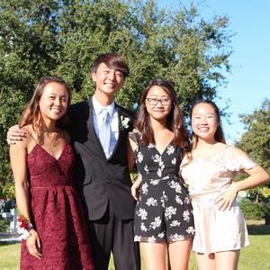 Meet your Posher, Gloria